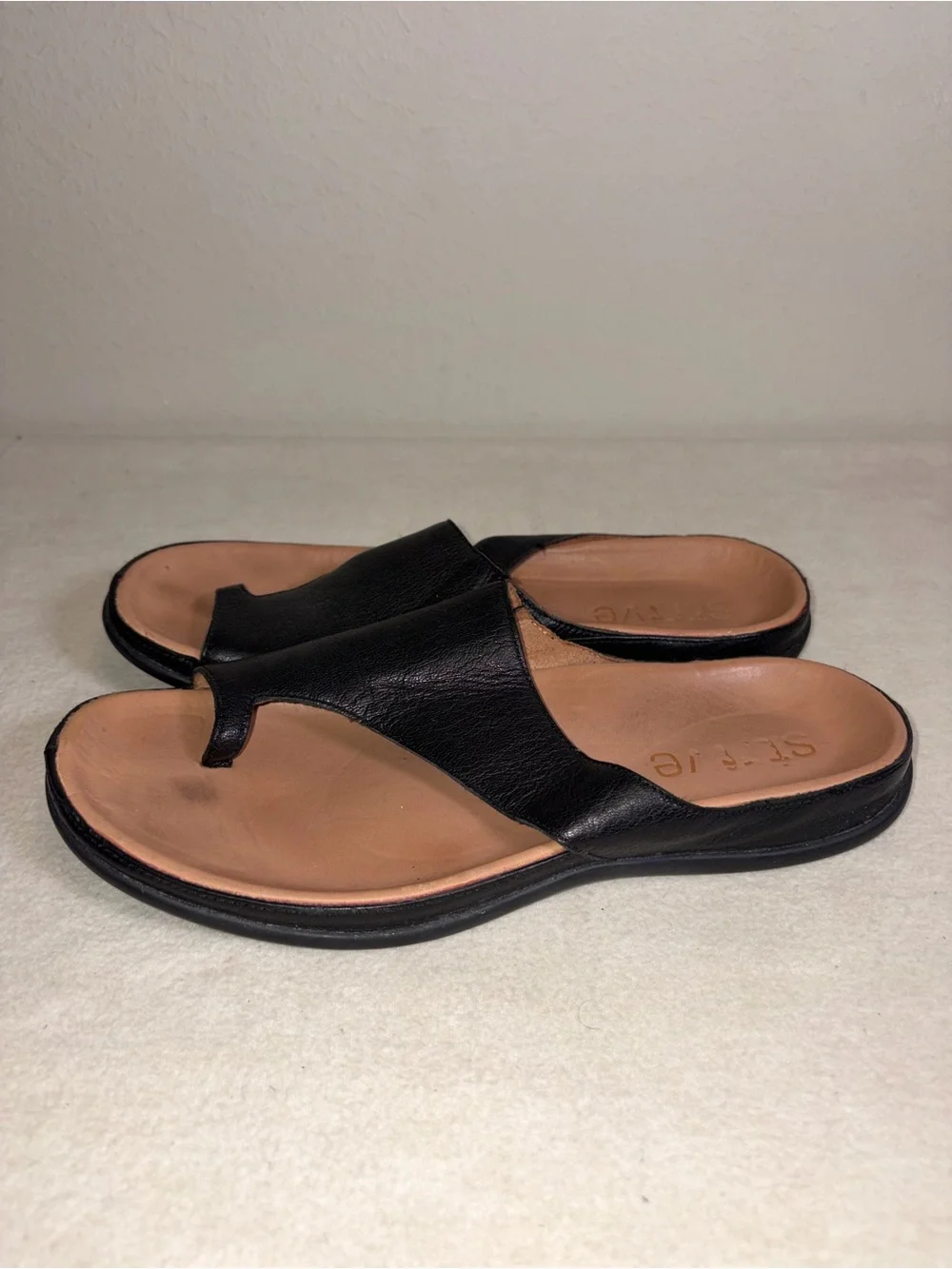 Strive Capri II Women’s‎ Black Leather Slide Sandals comfort Size 9.5/10